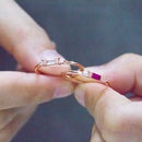 Anillo triple piedra Rose Gold RED Stone