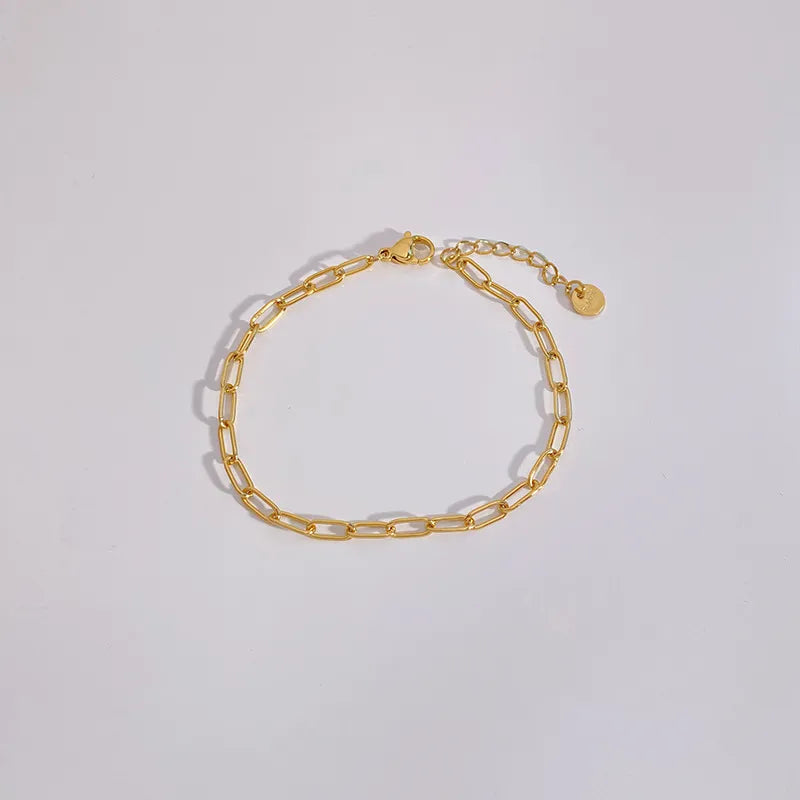 Pulsera cadena tipo cartier delgada dorada