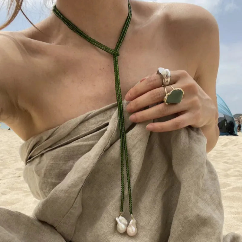 Collar Perla Larg a (perla, transpartente, verde o purpura)