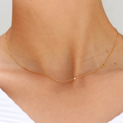 Chocker minimalista con letra