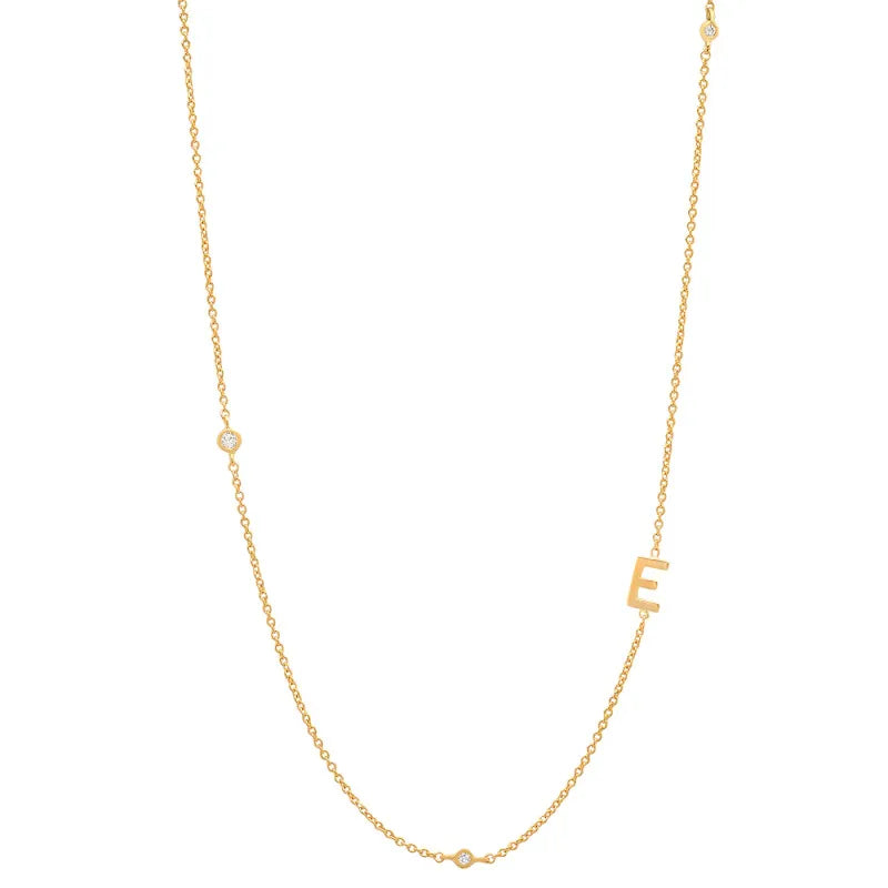 Chocker minimalista con letra -