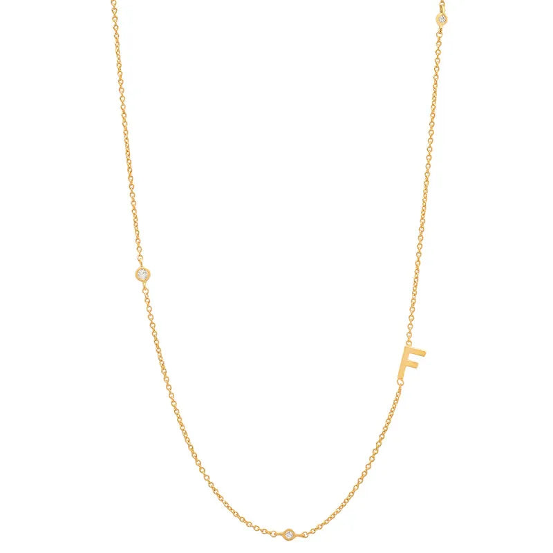 Chocker minimalista con letra