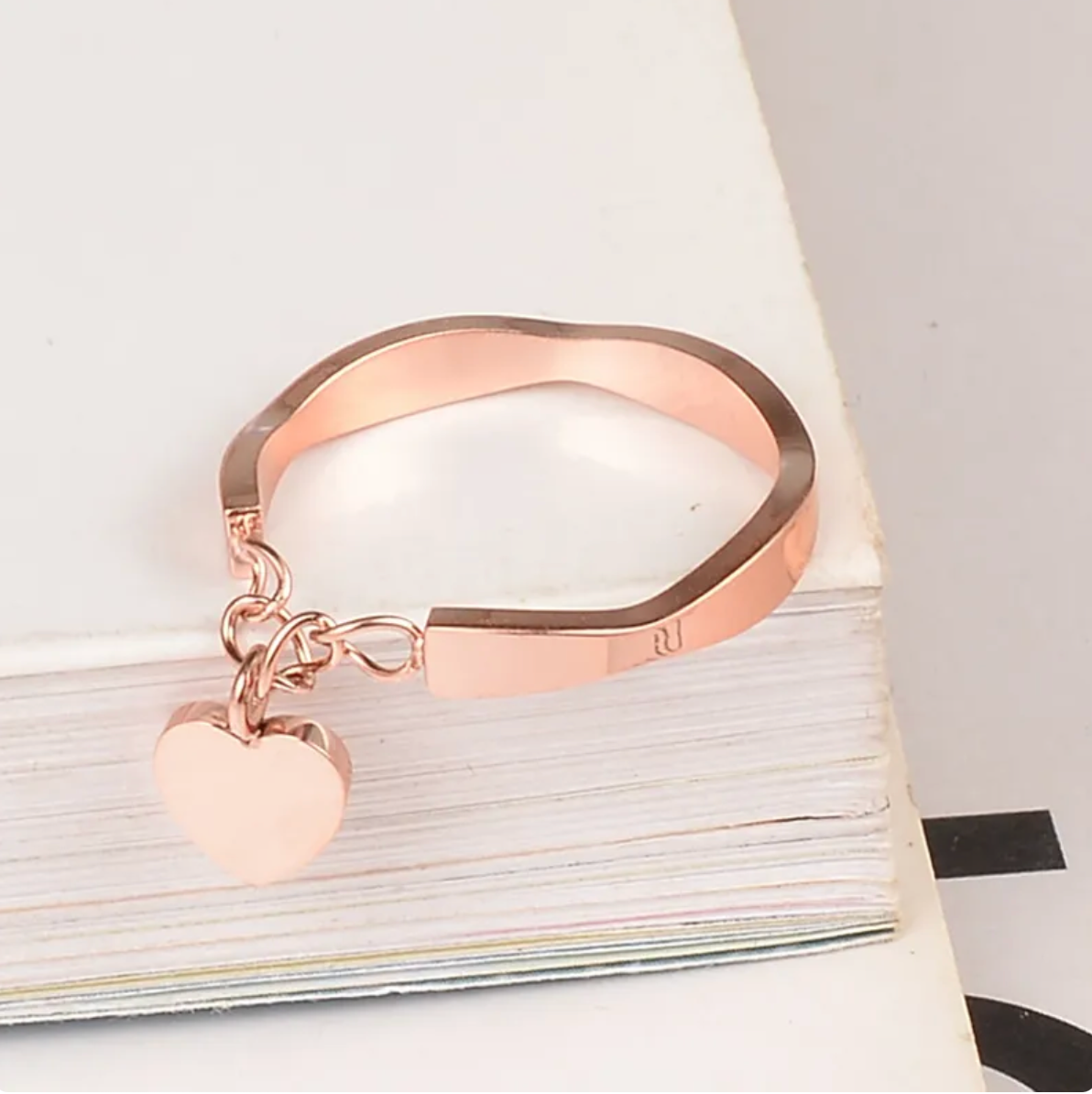 Anillo ajustable Rose Gold corazon colgado