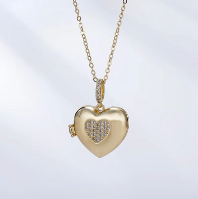 Collar con Relicario colgante de corazon