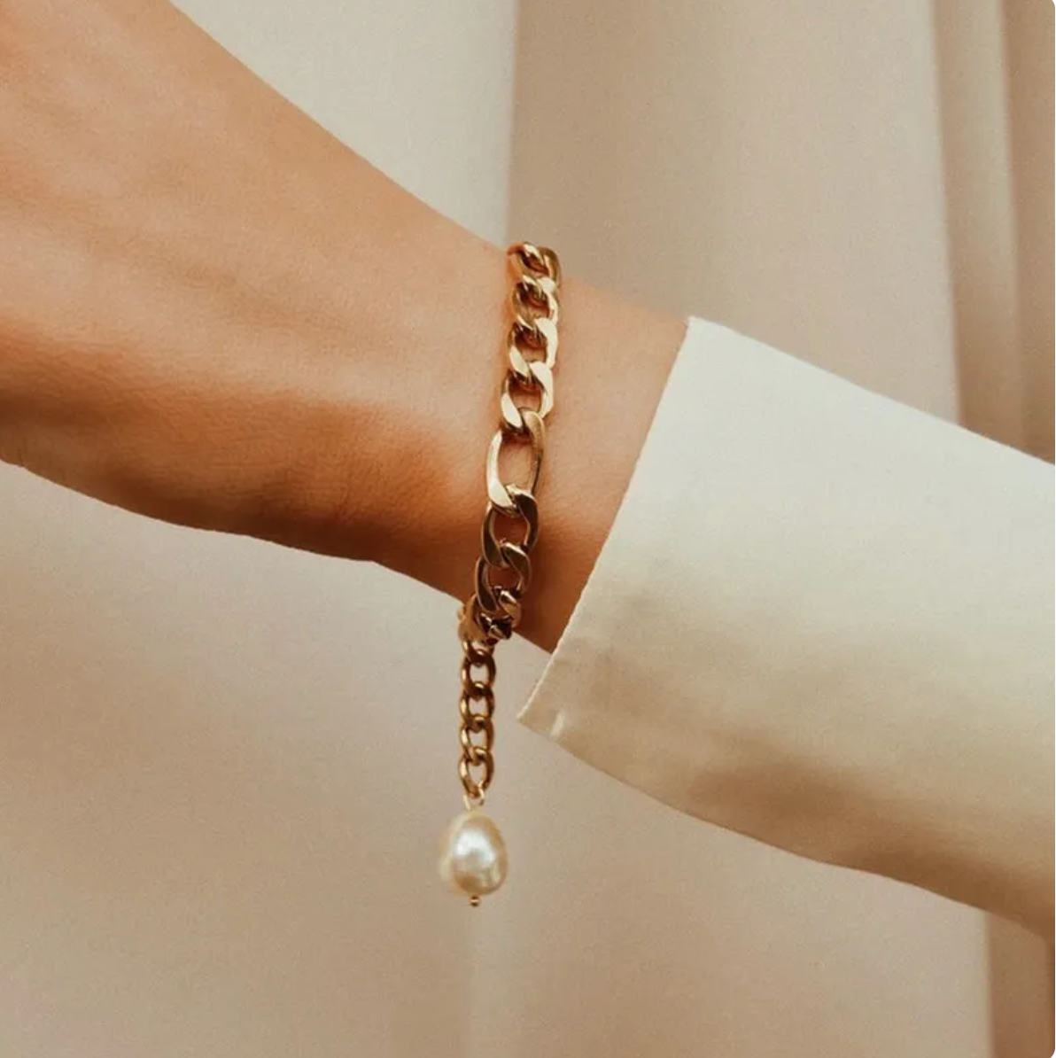 Pulsera de cadena baño de Oro c/perla natrual colgante